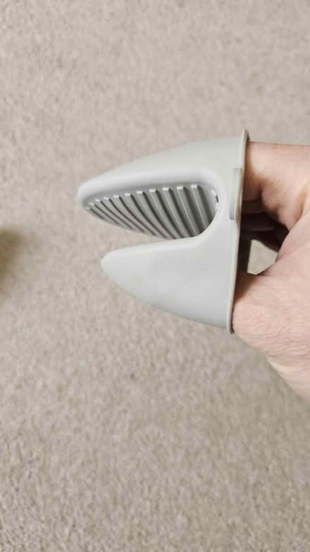 Photo of free Microwave mits - Silicone (TW1) #2