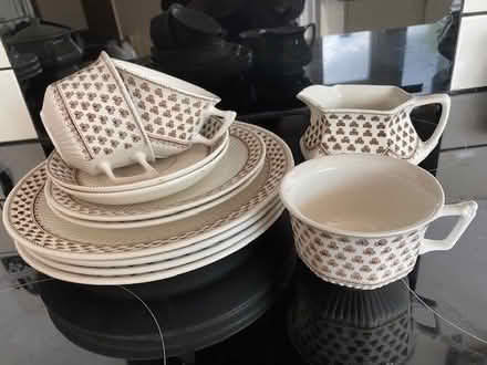 Photo of free Some miscellaneous 'Sharon' crockery (Malvern WR14) #1