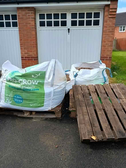 Photo of free Pea gravel, topsoil and pallet (Oakwood DE21) #1