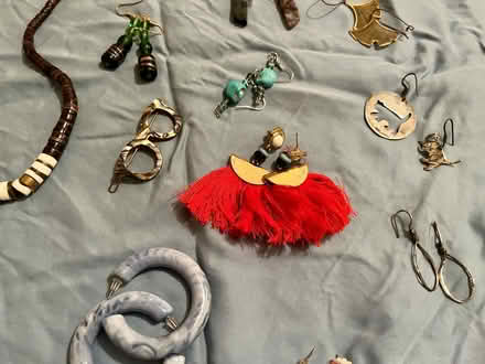 Photo of free Beauty bundle + costume jewelry (Kensington Brooklyn) #3