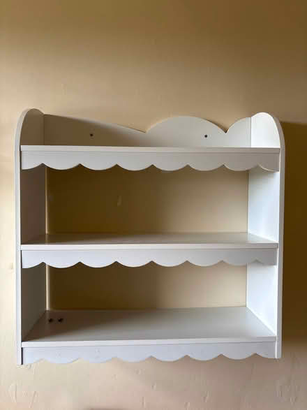 Photo of free Wall shelf white (Stanhill BB5) #1