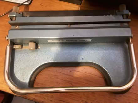 Photo of free Wire Punch Binding Machine and wire binders (Burneside LA8) #2