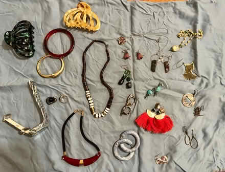 Photo of free Beauty bundle + costume jewelry (Kensington Brooklyn) #2