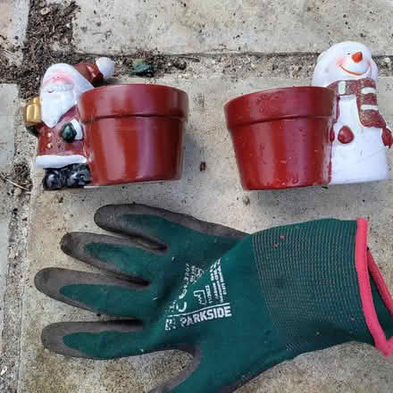 Photo of free 2 Small Christmas plant pots (Sandy Lane GU14) #1