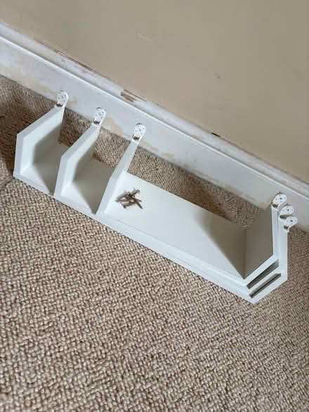 Photo of free 3 shelves t put on wall. (Stanhill BB5) #1