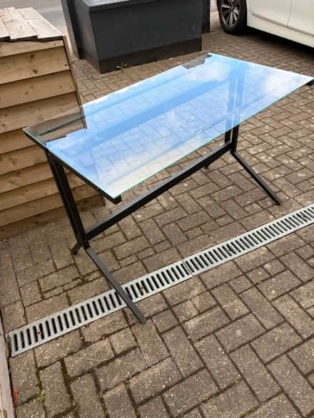 Photo of free Desk (TW2) #1