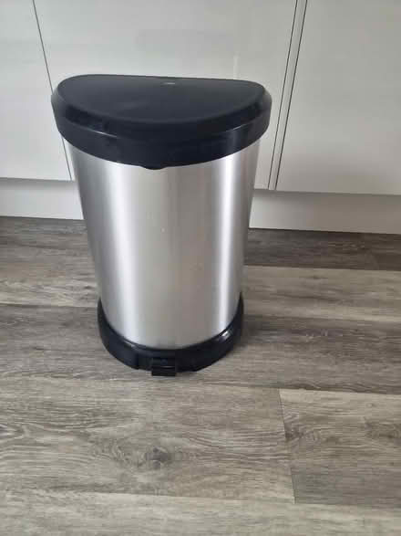 Photo of free 20l Kitchen bin (Finsbury Park N4) #1