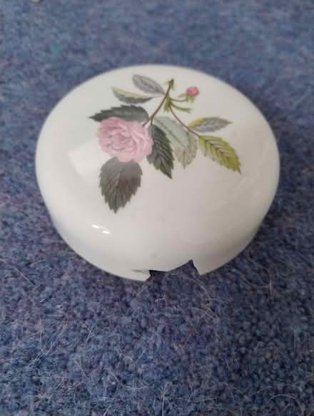 Photo of free Small ornamental pot (Cheadle Hulme SK8) #2