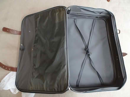 Photo of free case with wheels, surprisingly big (Tolworth KT5) #3