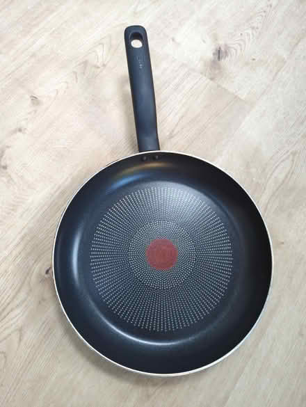 Photo of free Tefal 28cm non stick frying pan (Kempshott RG22) #1