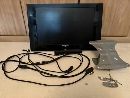 Photo of free Samsung 22 inch TV (no stand) (North Ascot SL5) #1