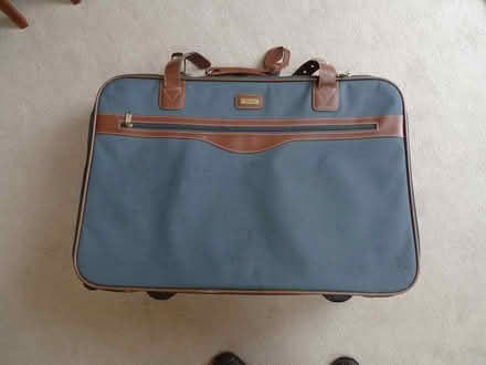 Photo of free case with wheels, surprisingly big (Tolworth KT5) #1