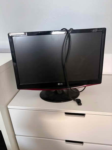 Photo of free 22’’ LG monitor (Reigate RH2) #1