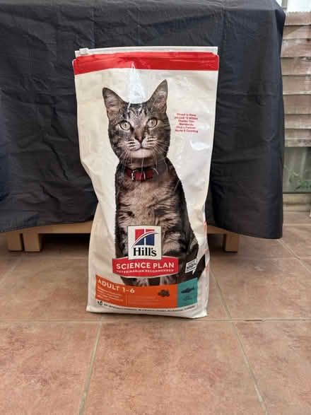 Photo of free Hill's for Cat Adult 1-6 with Tuna (ME2) #1