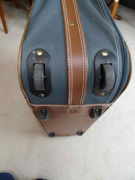 Photo of free case with wheels, surprisingly big (Tolworth KT5) #2