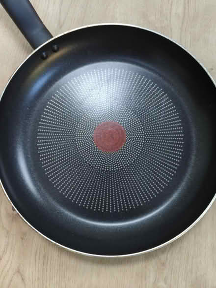 Photo of free Tefal 28cm non stick frying pan (Kempshott RG22) #2