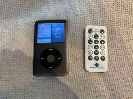 Photo of free Apple iPod with iPig amplifier / speaker / docking station (Pannal HG2) #4