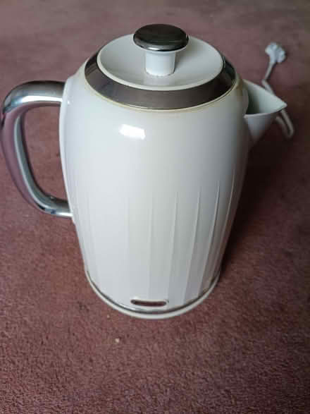 Photo of free White Breville Kettle (Bagslate Moor OL11) #1