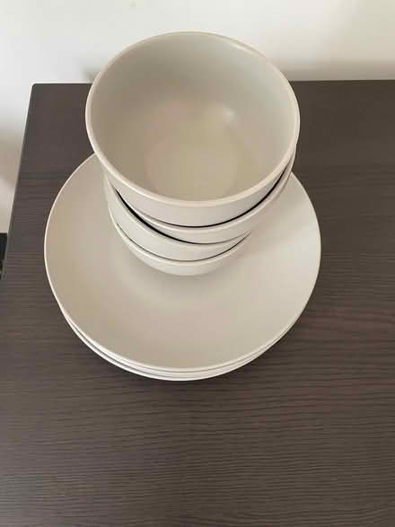 Photo of free 4 Bowls and 4 Matching Plates (W5) #2