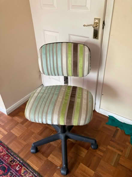 Photo of free Swivel chair on wheels (Epping CM16) #1