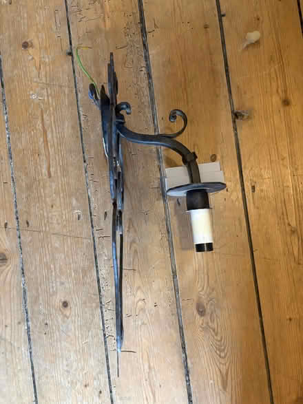 Photo of free Wall Light (Bryn-y-cochin SY12) #2