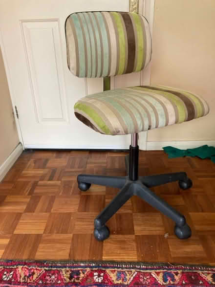 Photo of free Swivel chair on wheels (Epping CM16) #2