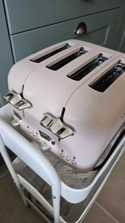 Photo of free Delonghi Toaster (Frinton-on-Sea CO13) #1