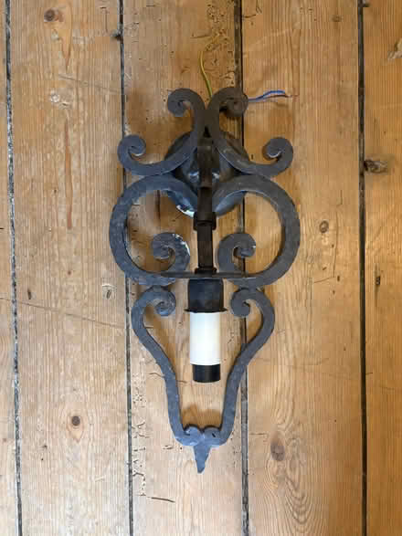 Photo of free Wall Light (Bryn-y-cochin SY12) #1