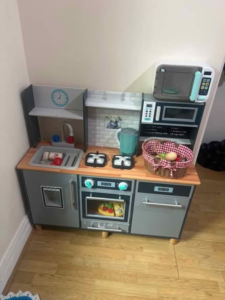 Photo of free toy kitchen (Tottenham N17) #1