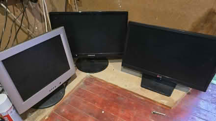 Photo of free 4 LCD Screens to give away. (West Croydon CR0) #1