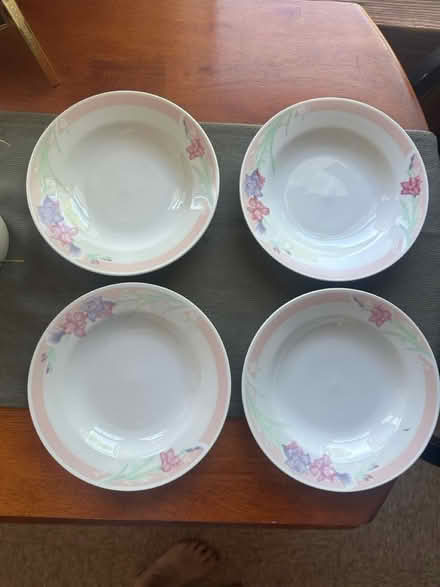 Photo of free set of 4 bowls 🥣 (Malden) #2