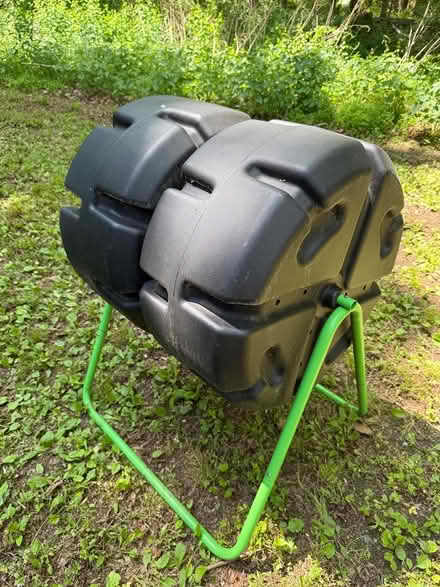 Photo of free Spinning compost bin (5 minutes away from airport) #1