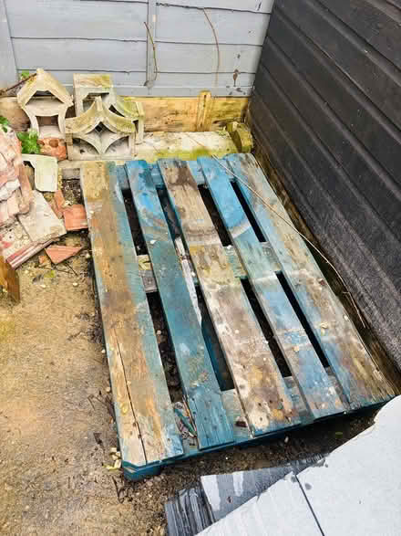 Photo of free Wooden pallet (High Wycombe HP10) #1