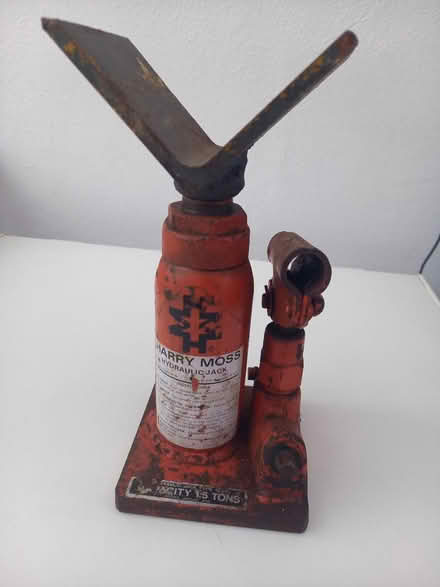 Photo of free 1.5 tons bottle jack (Bowers Gifford SS13) #1