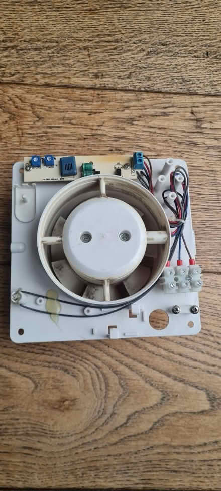 Photo of free Extractor fan (hanwell W7) #3