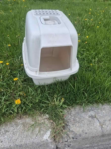 Photo of free Curb pickup - covered cat litterbox (Scarborough Southwest) #1