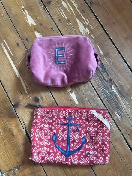 Photo of free 2 make up bags (SE5) #1