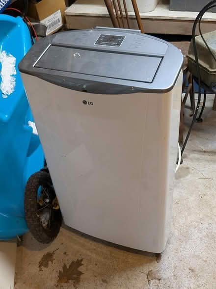 Photo of free LG Air Conditioner (not working) (Glebe / Dow's Lake) #1