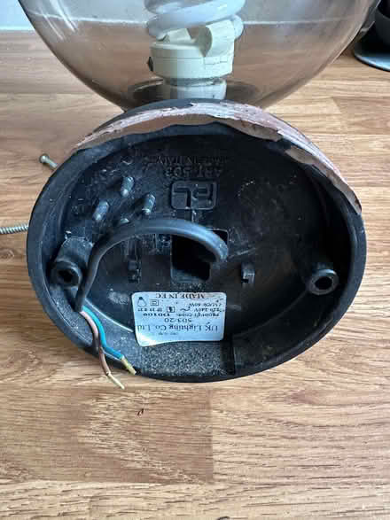 Photo of free outdoor lamp (Ware SG12) #3
