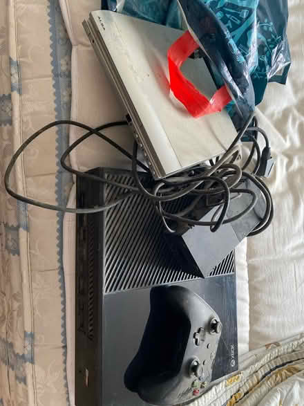 Photo of free Xbox one and dvd player (Palmerston CF63) #1