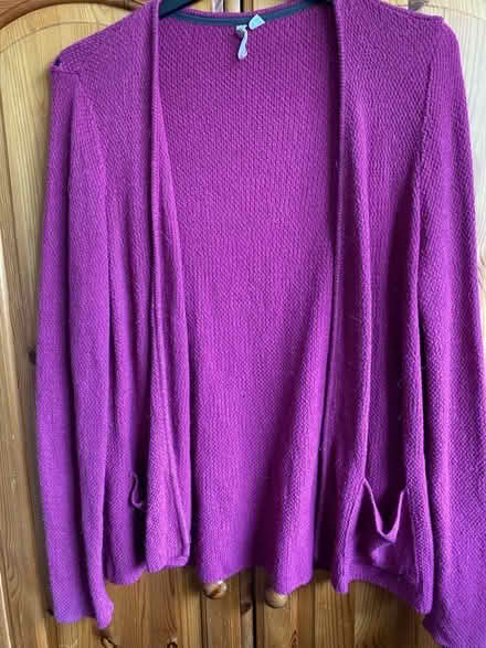 Photo of free Cardigans, Jumpers (Lightpill GL5) #3