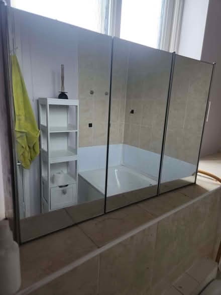 Photo of free Bathroom cabinet with mirror (Haggerston E8) #1