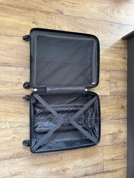 Photo of free Suitcase (Kendal LA9) #4
