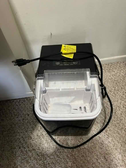 Photo of free ice maker (east hollywood) #1