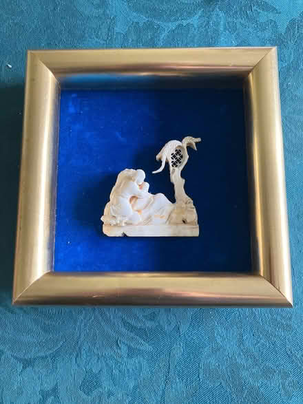Photo of free Gold painted 3-D frame with oriental artwork (Pant SY10) #1