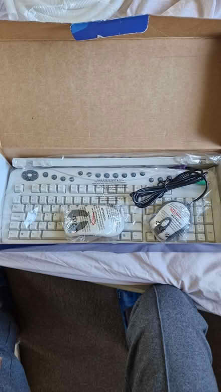 Photo of free Typhoon wireless keyboard+mouse set (Clovenstone EH14) #3