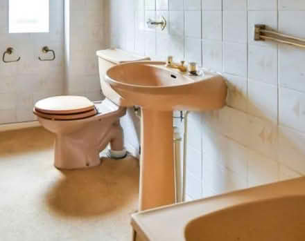Photo of free Vintage bathroom sink - peach (OX1 henwood) #1