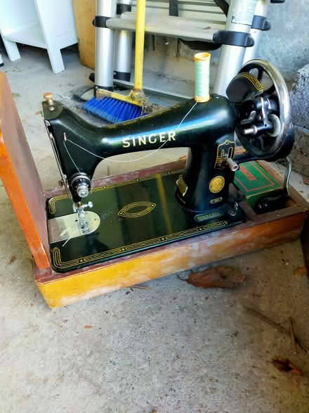 Photo of free Used singer sewing machine (Little Wenlock TF6) #3