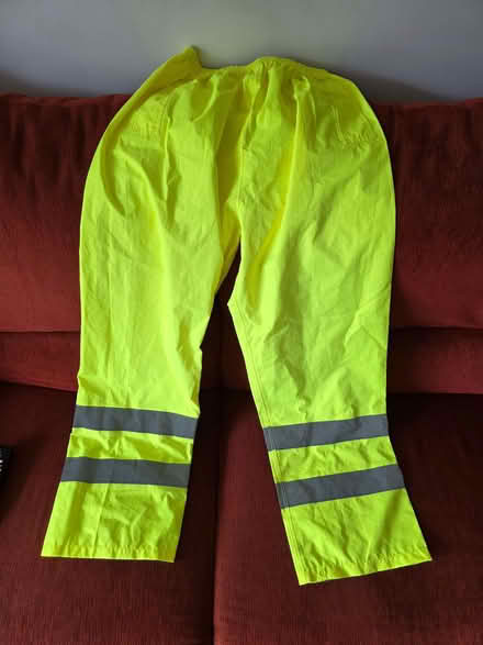 Photo of free Yellow hi viz jacket XL and trousers (Old Basing RG24) #4