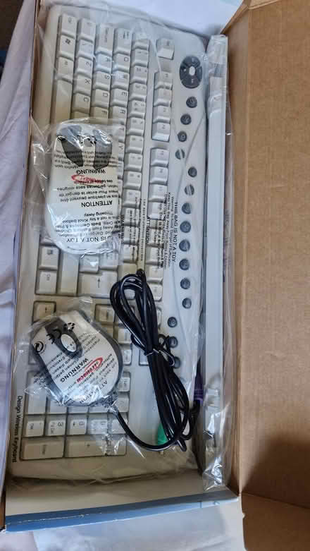 Photo of free Typhoon wireless keyboard+mouse set (Clovenstone EH14) #2
